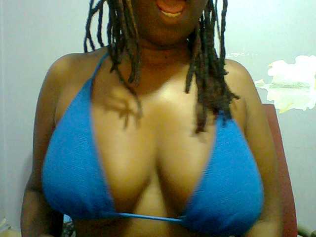 Sweet-petite live cam on BongaCams