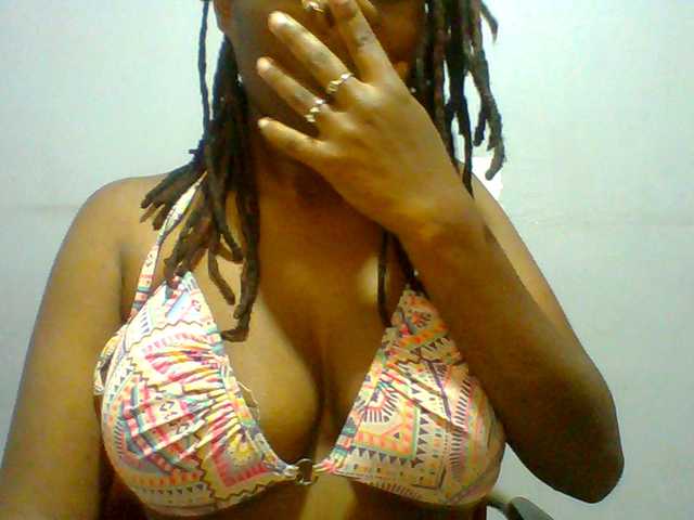Sweet-petite live cam on BongaCams