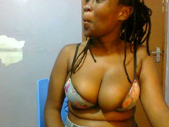 Sweet-petite live cam on BongaCams