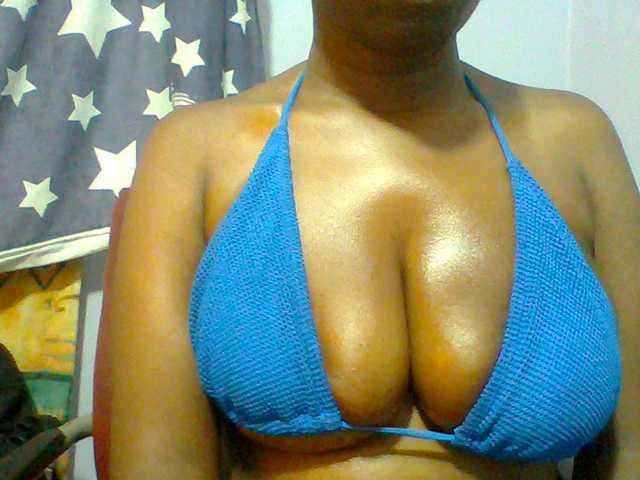 Sweet-petite live cam on BongaCams