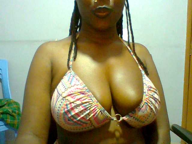 Sweet-petite live cam on BongaCams
