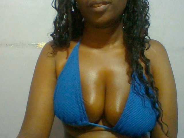 Sweet-petite live cam on BongaCams