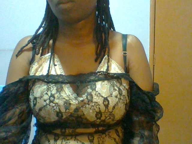 Sweet-petite live cam on BongaCams