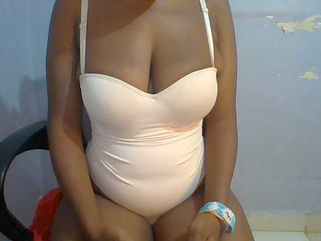 Sweet-petite live cam on BongaCams