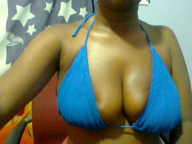 Sweet-petite live cam on BongaCams