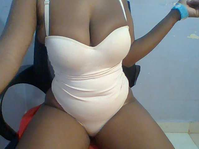 Sweet-petite live cam on BongaCams