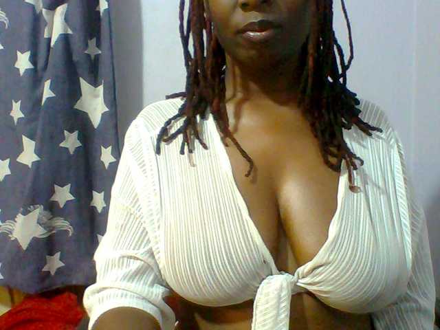 Sweet-petite live cam on BongaCams