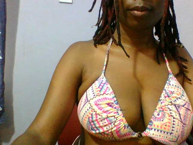 Sweet-petite live cam on BongaCams