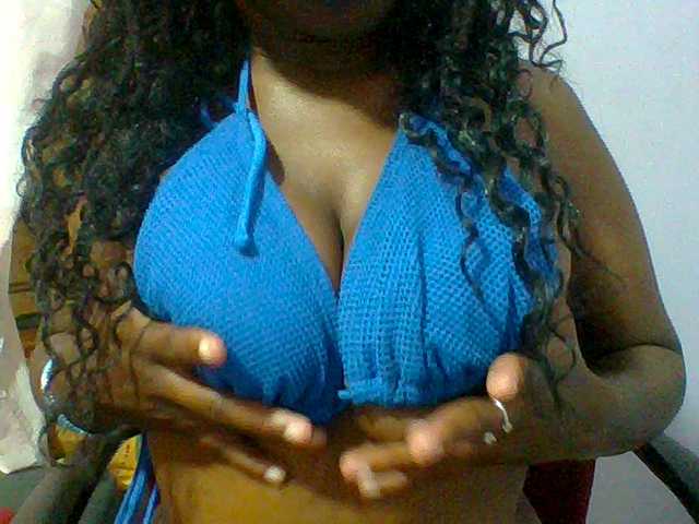 Sweet-petite live cam on BongaCams