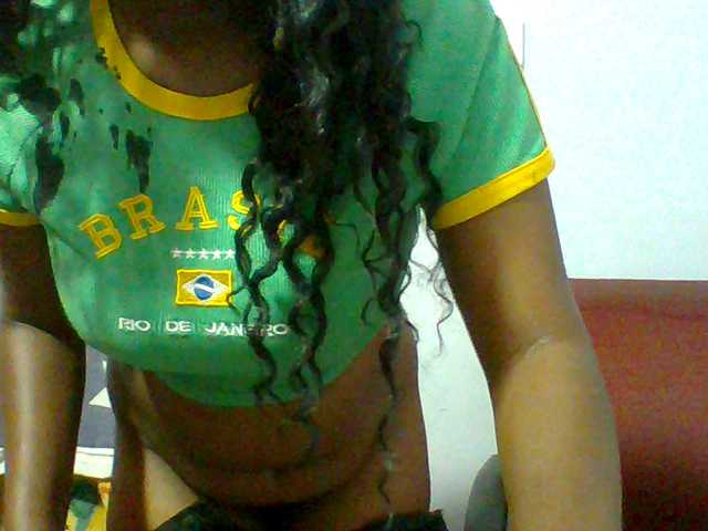 Sweet-petite live cam on BongaCams