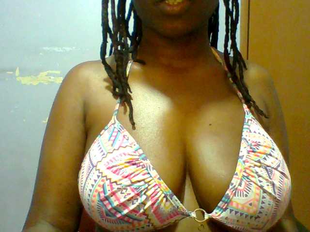 Sweet-petite live cam on BongaCams