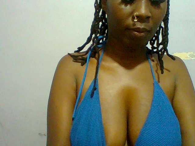 Sweet-petite live cam on BongaCams