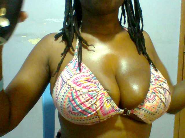 Sweet-petite live cam on BongaCams