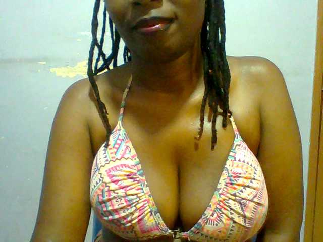 Sweet-petite live cam on BongaCams