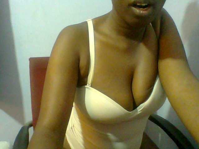 Sweet-petite live cam on BongaCams