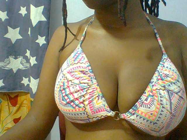 Sweet-petite live cam on BongaCams