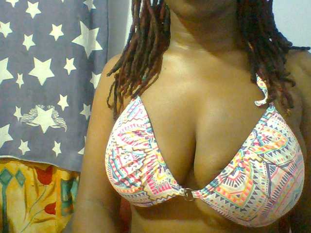 Sweet-petite live cam on BongaCams