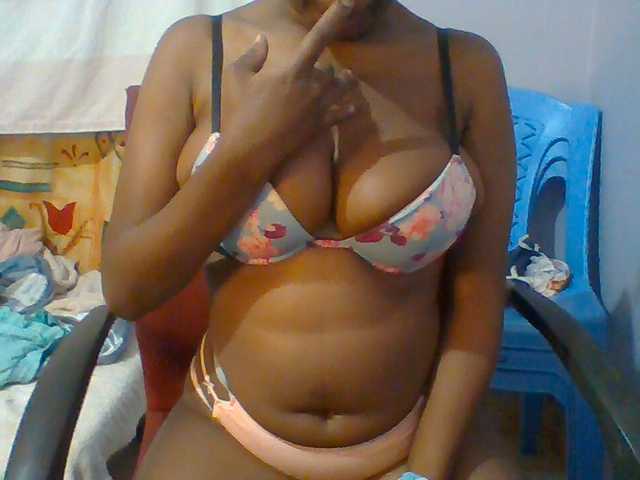 Sweet-petite live cam on BongaCams