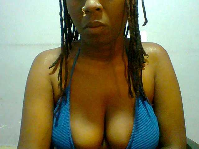 Sweet-petite live cam on BongaCams