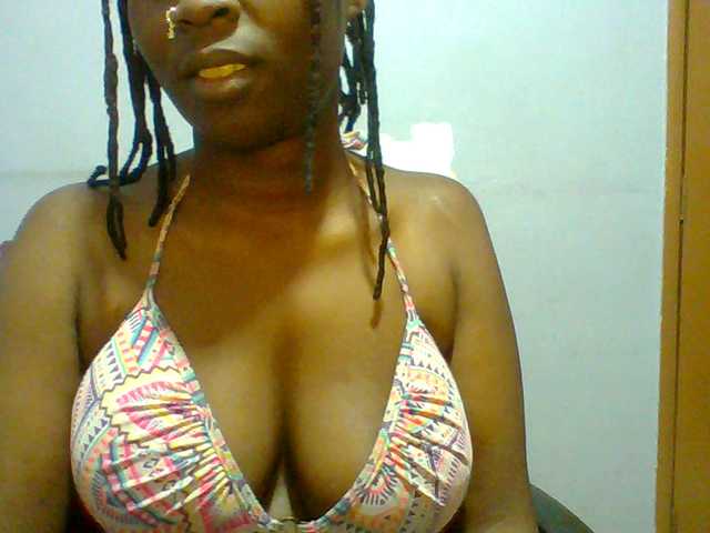 Sweet-petite live cam on BongaCams