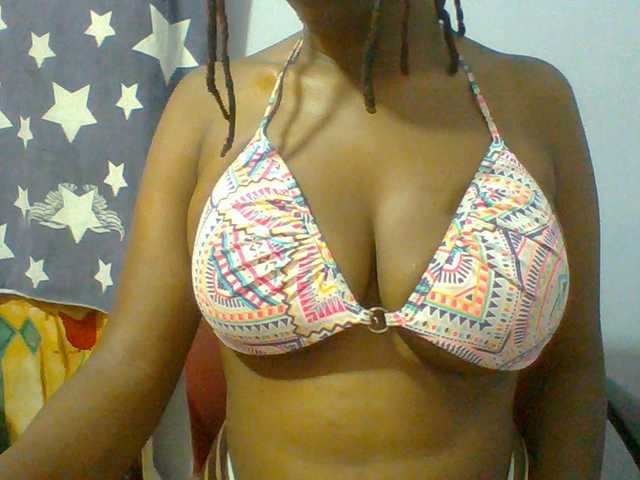 Sweet-petite live cam on BongaCams