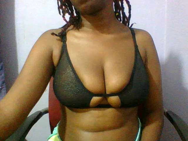 Sweet-petite live cam on BongaCams