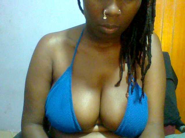 Sweet-petite live cam on BongaCams