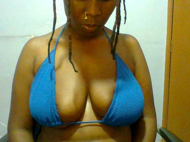 Sweet-petite live cam on BongaCams