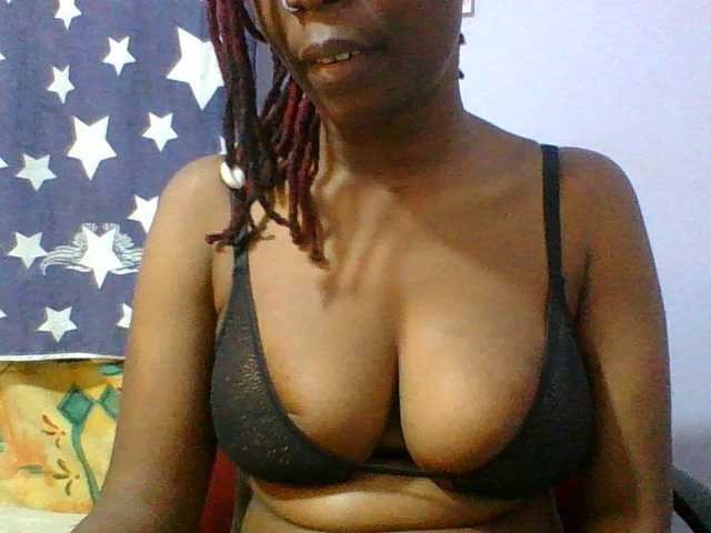 Sweet-petite live cam on BongaCams