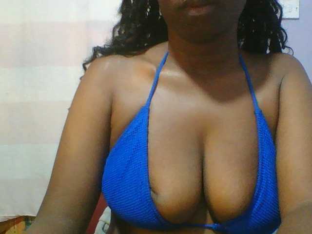 Sweet-petite live cam on BongaCams