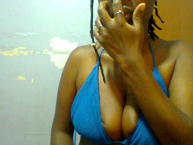 Sweet-petite live cam on BongaCams