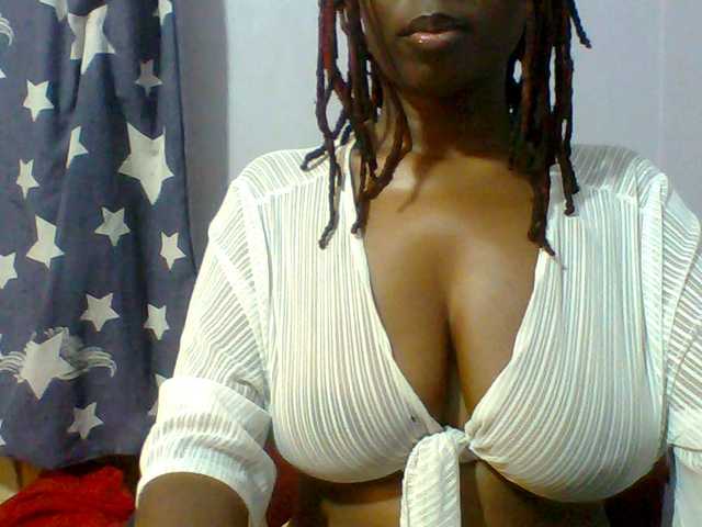 Sweet-petite live cam on BongaCams