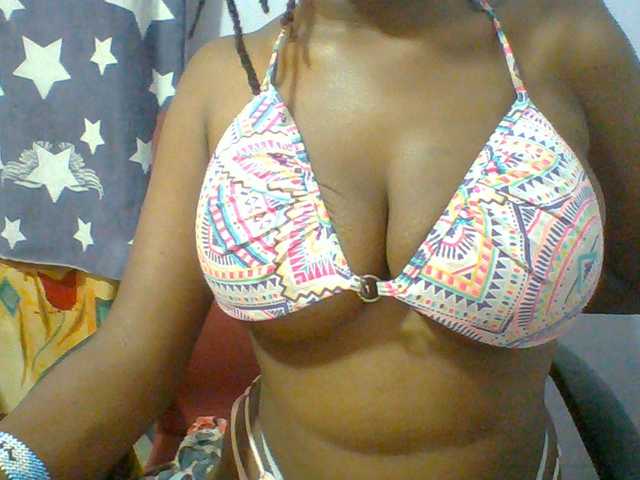 Sweet-petite live cam on BongaCams