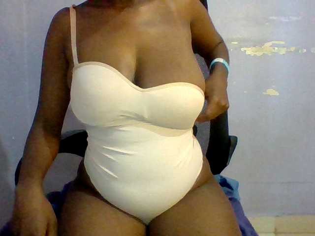 Sweet-petite live cam on BongaCams