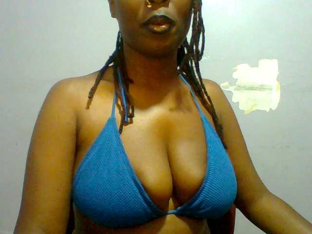 Sweet-petite live cam on BongaCams
