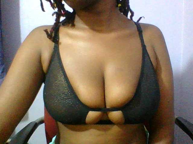 Sweet-petite live cam on BongaCams