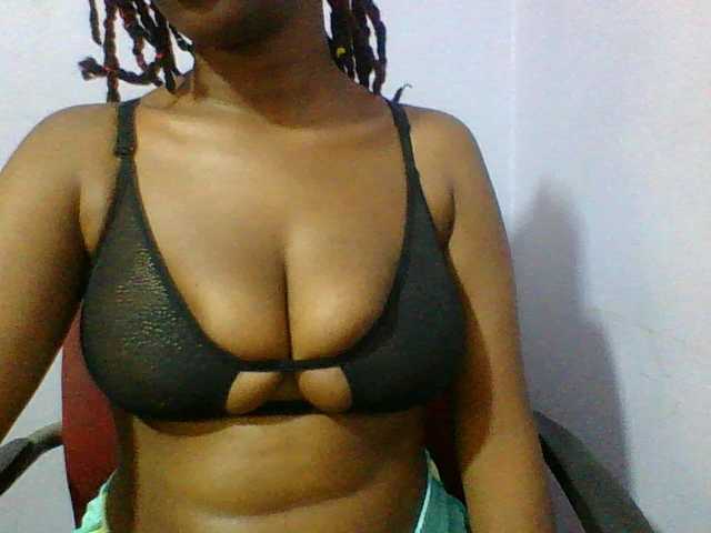 Sweet-petite live cam on BongaCams