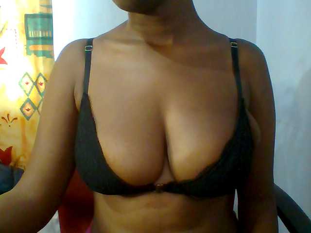 Sweet-petite live cam on BongaCams