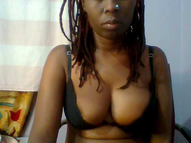 Sweet-petite live cam on BongaCams