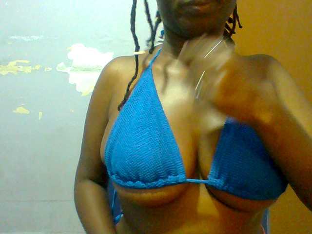 Sweet-petite live cam on BongaCams