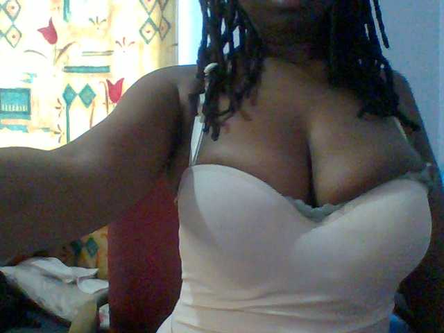 Sweet-petite live cam on BongaCams
