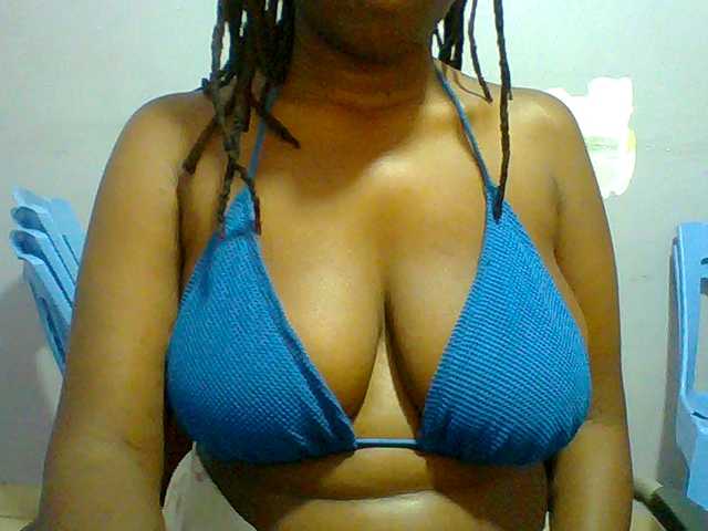 Sweet-petite live cam on BongaCams