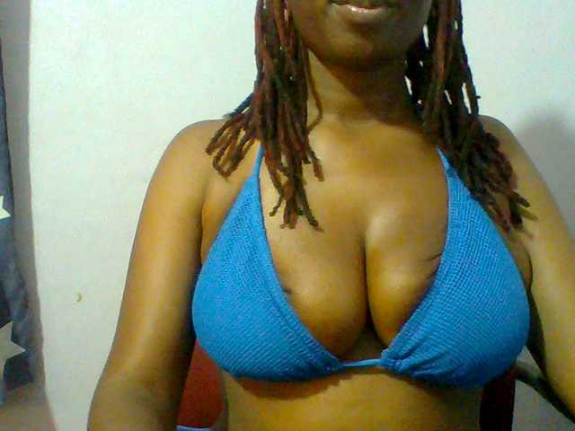 Sweet-petite live cam on BongaCams