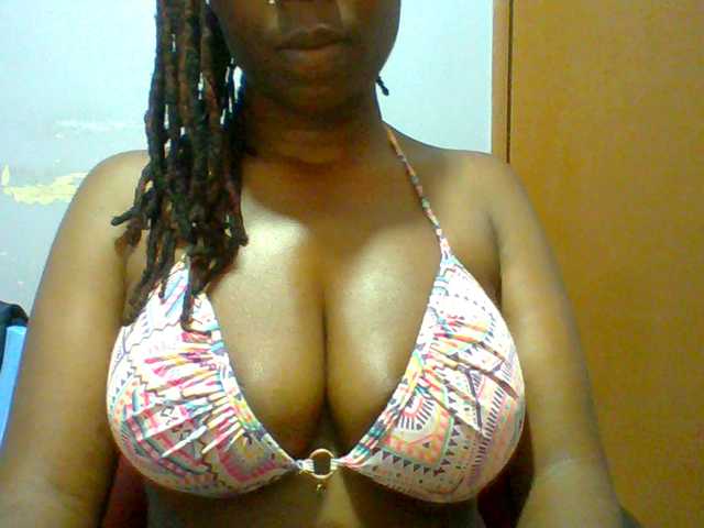 Sweet-petite live cam on BongaCams