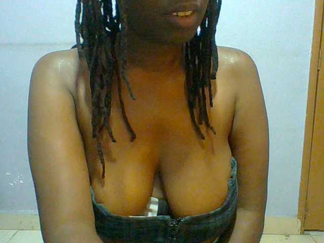 Sweet-petite live cam on BongaCams
