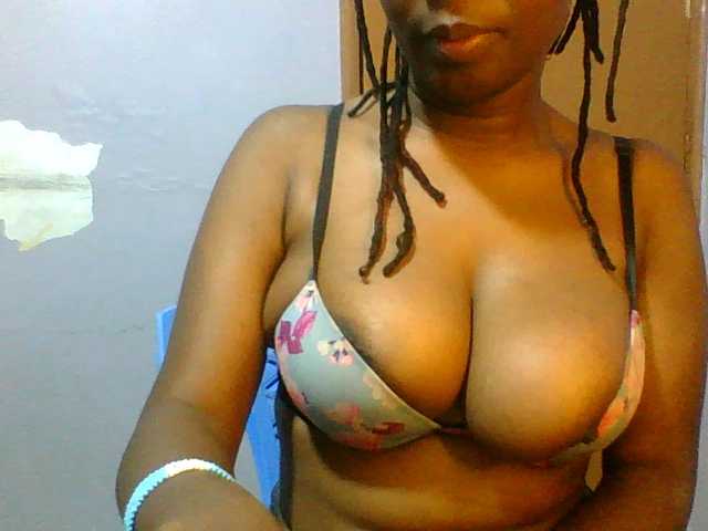 Sweet-petite live cam on BongaCams
