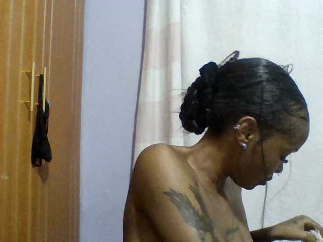 Sweet-petite live cam on BongaCams