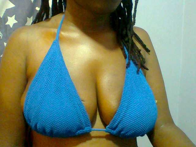 Sweet-petite live cam on BongaCams