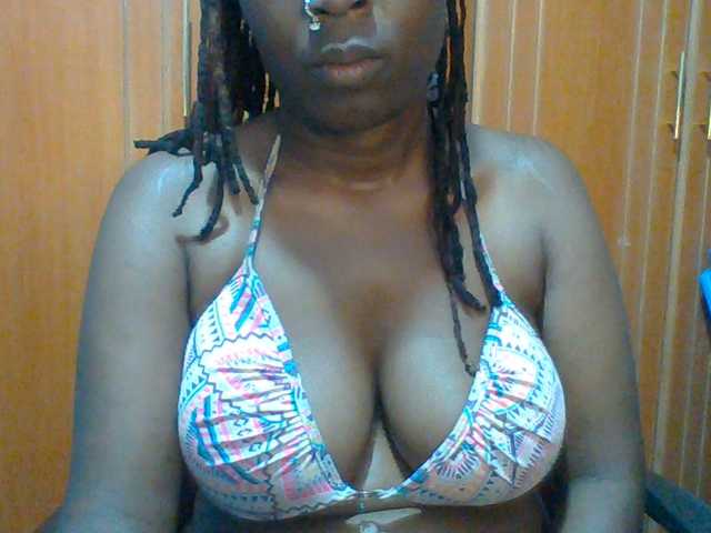 Sweet-petite live cam on BongaCams