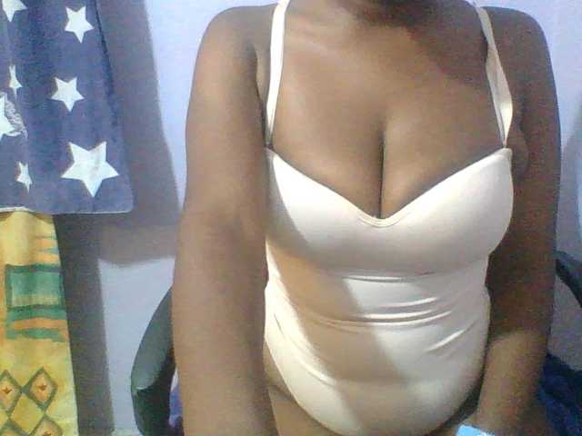 Sweet-petite live cam on BongaCams